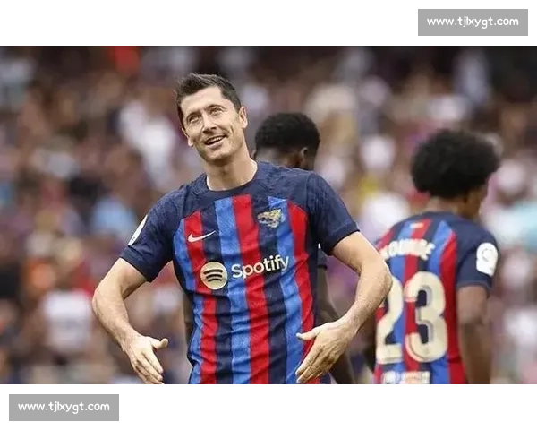 跟队:莱万重返合练 剑指埃尔切之战 跟队:莱万重返合练 剑指埃尔切之战