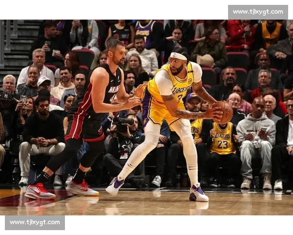 湖人对阵勇士经典回放重温巨星对决关键时刻全解析赛场博弈攻防亮点深度复盘