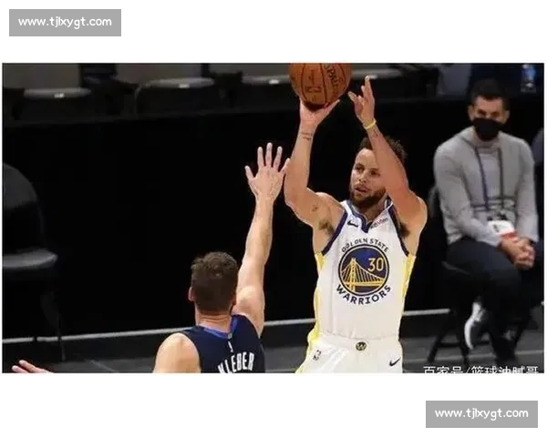 湖人对阵爵士全场录像回顾关键攻防与球星高光时刻解析战术走势分析